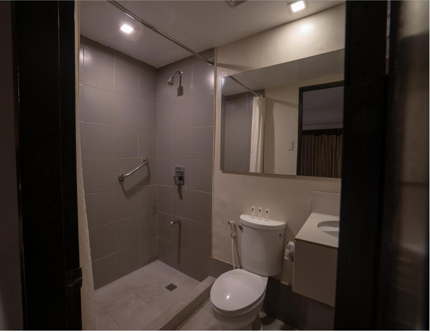 Gt Hotel Jaro Iloilo City Exterior photo